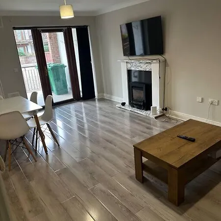 Iacomm Newbridge 2 Bed Apt *